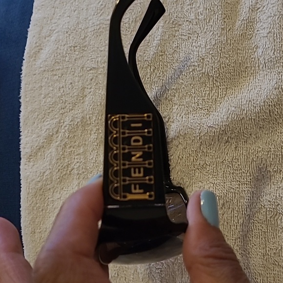 Fendi sunglasses 👓 - Picture 5 of 6